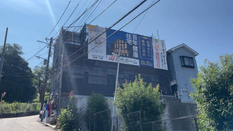 多くの人の目につく現場