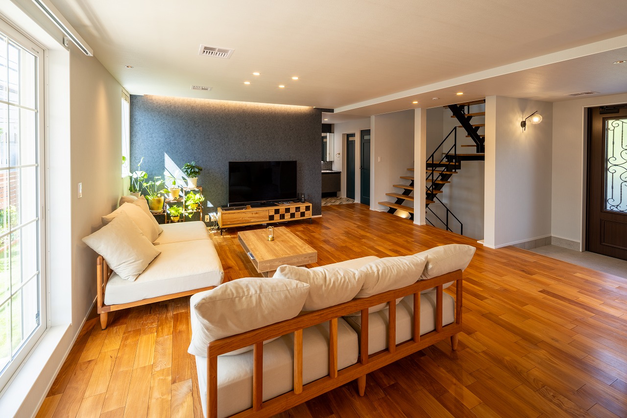 8人家族がゆったり暮らす！地下室ガレージ付き4層構造のレンガ積みの住宅