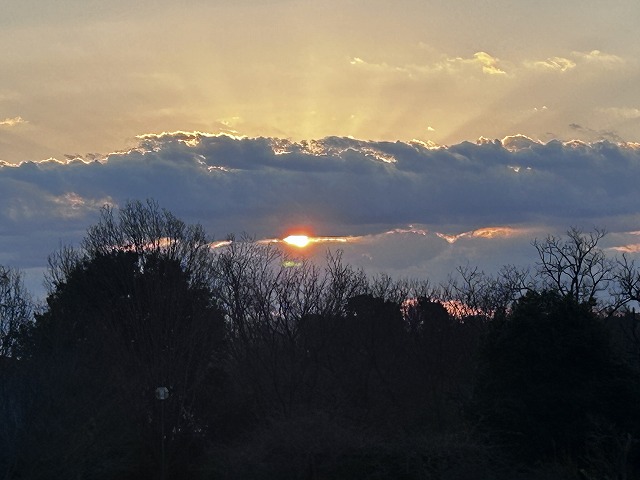 雲の間からの初日の出