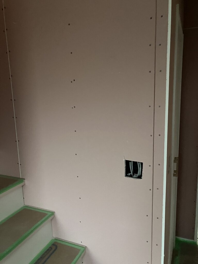 スイッチの開口