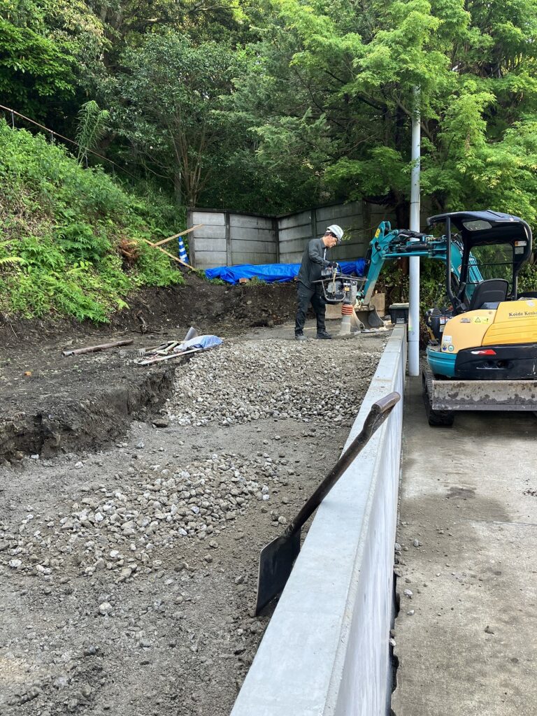 擁壁の埋め戻し