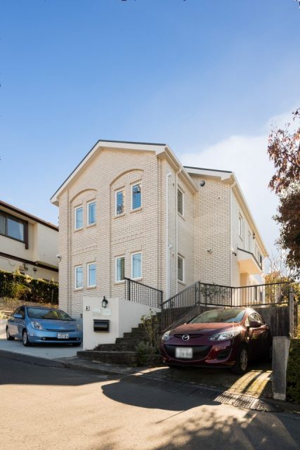 笑顔あふれる白いレンガの二世帯住宅 横浜市港南区の注文住宅は近代ホームへ