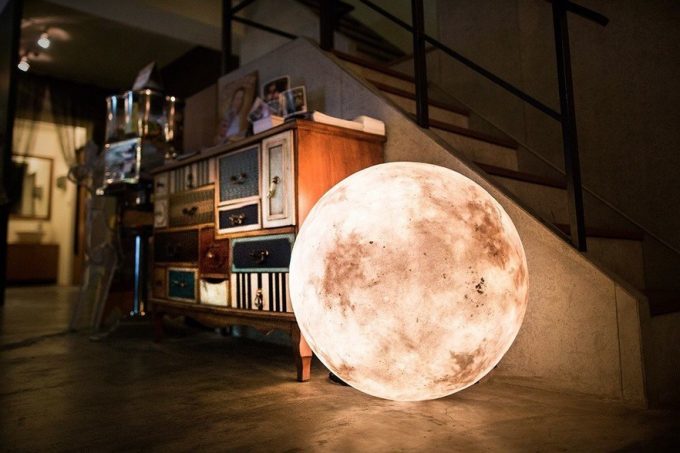 http___jp_hypebeast_com_files_2015_09_acorn-studio-luna-moon-lamp-1